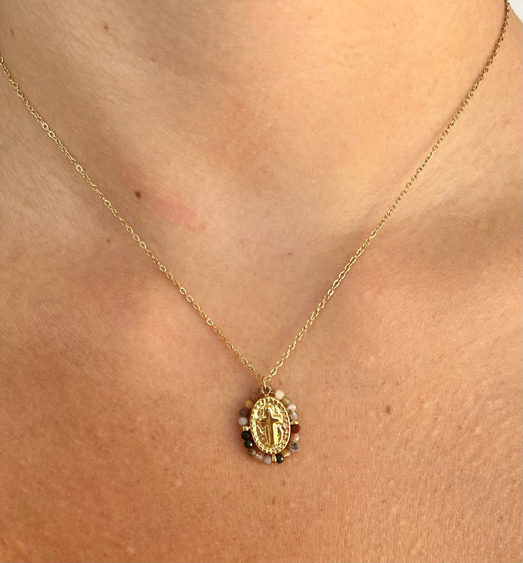 Collier médaillon vierge